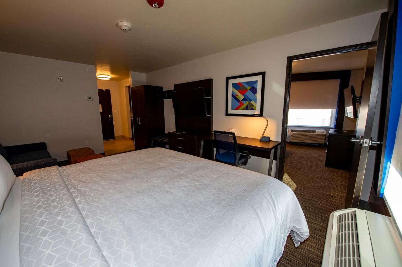 Holiday Inn Express & Suites - Colorado Springs Afa Northgate By Ihg Exterior foto