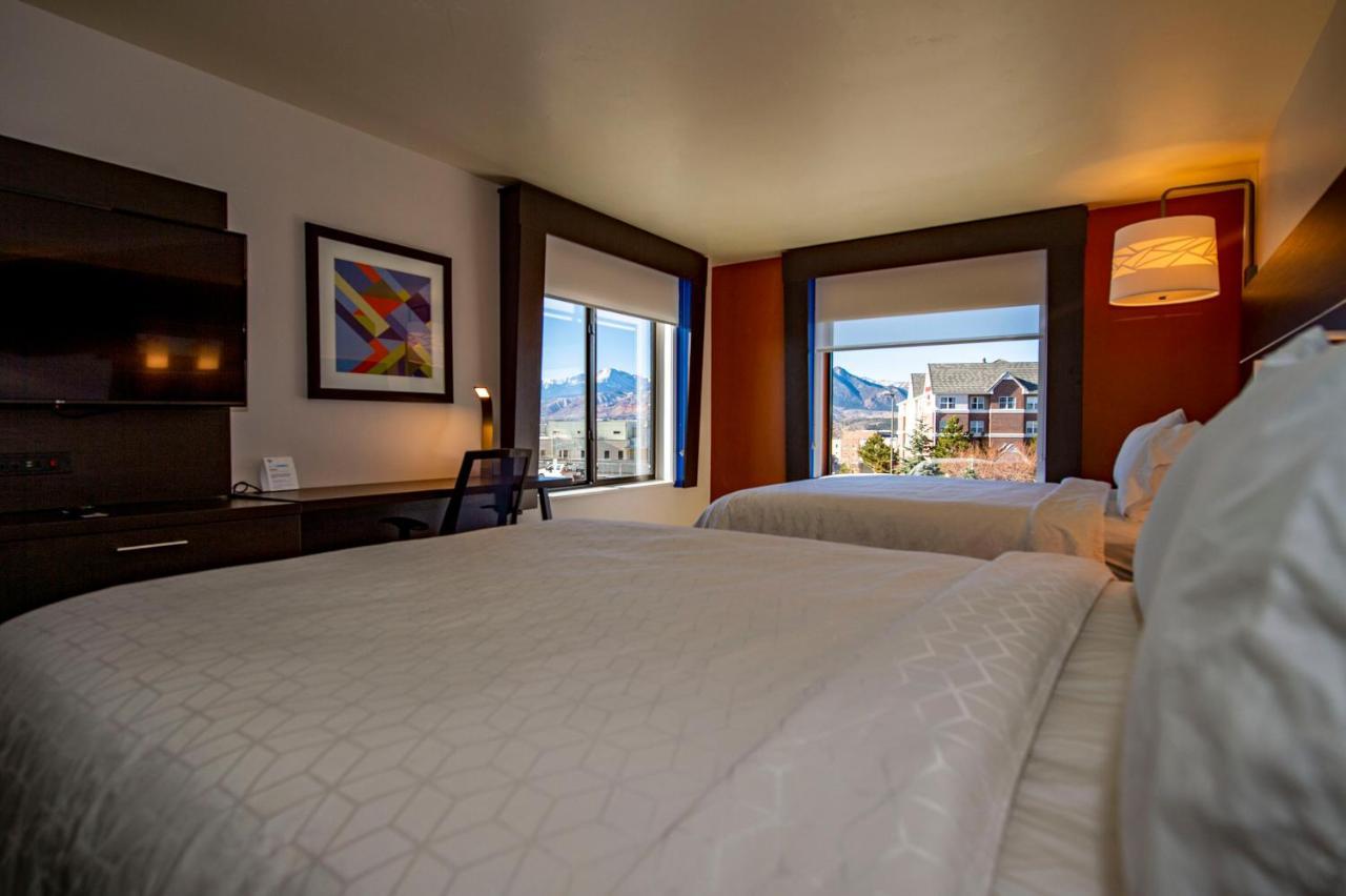 Holiday Inn Express & Suites - Colorado Springs Afa Northgate By Ihg Exterior foto