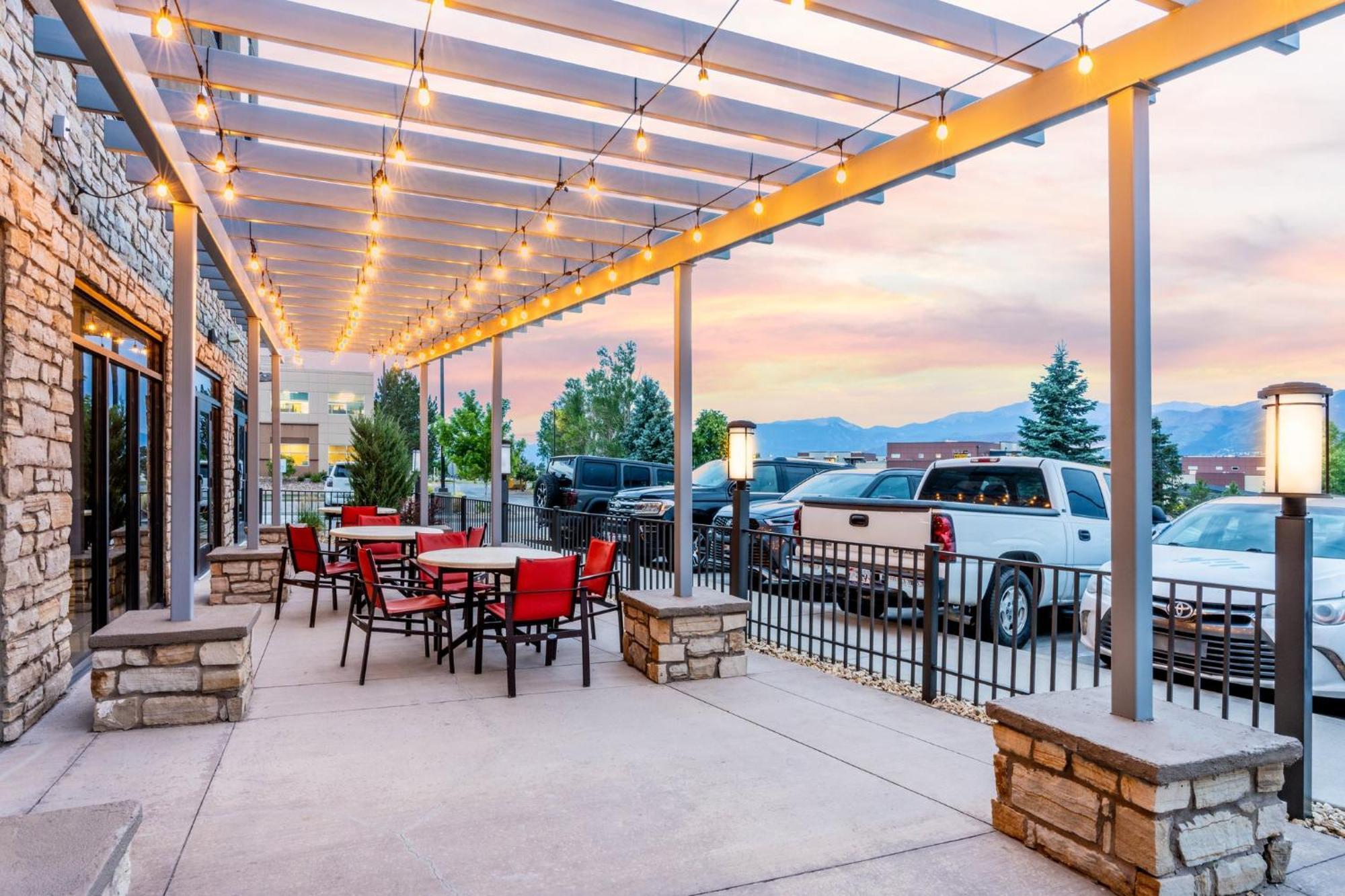 Holiday Inn Express & Suites - Colorado Springs Afa Northgate By Ihg Exterior foto