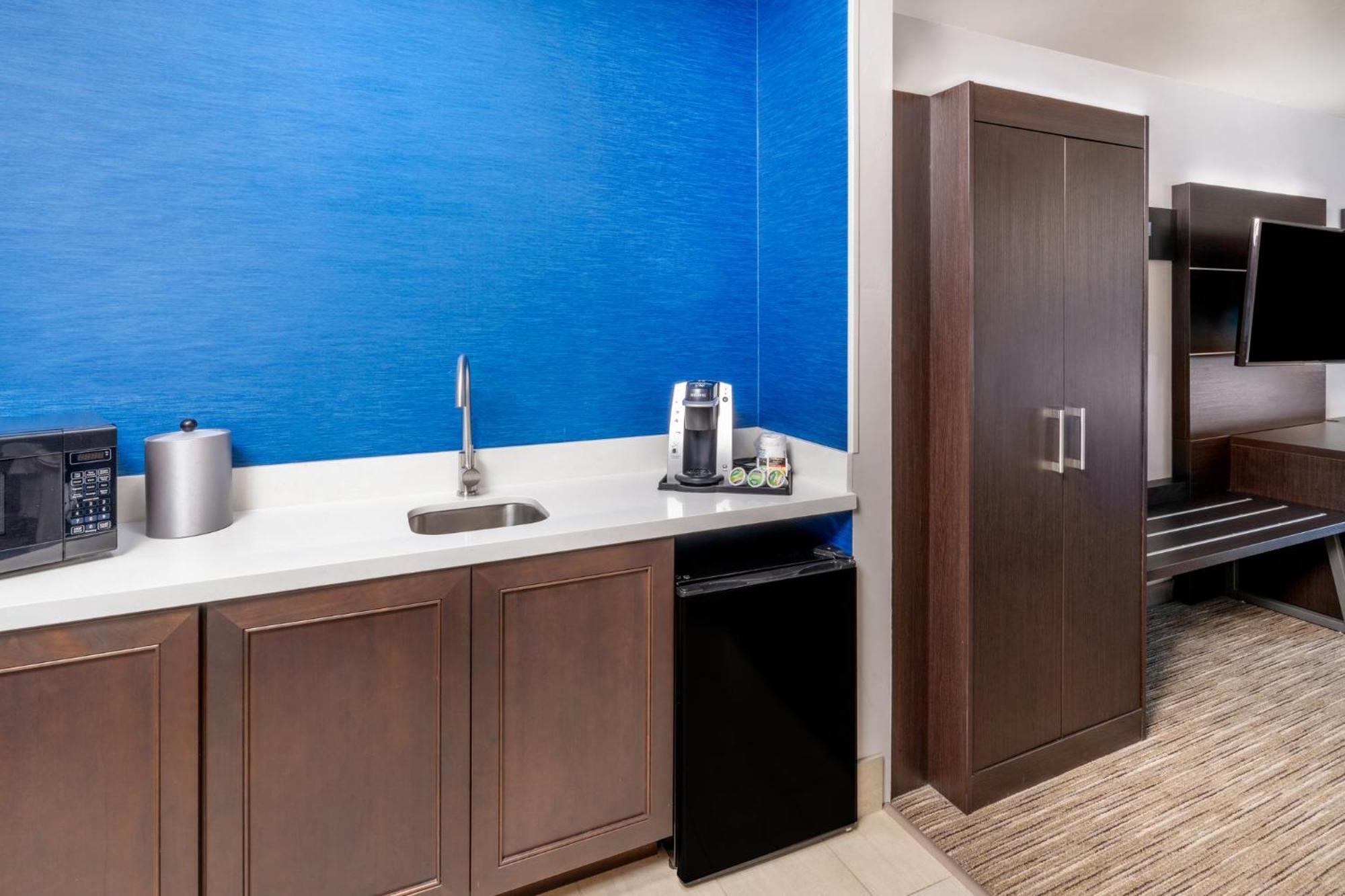 Holiday Inn Express & Suites - Colorado Springs Afa Northgate By Ihg Exterior foto