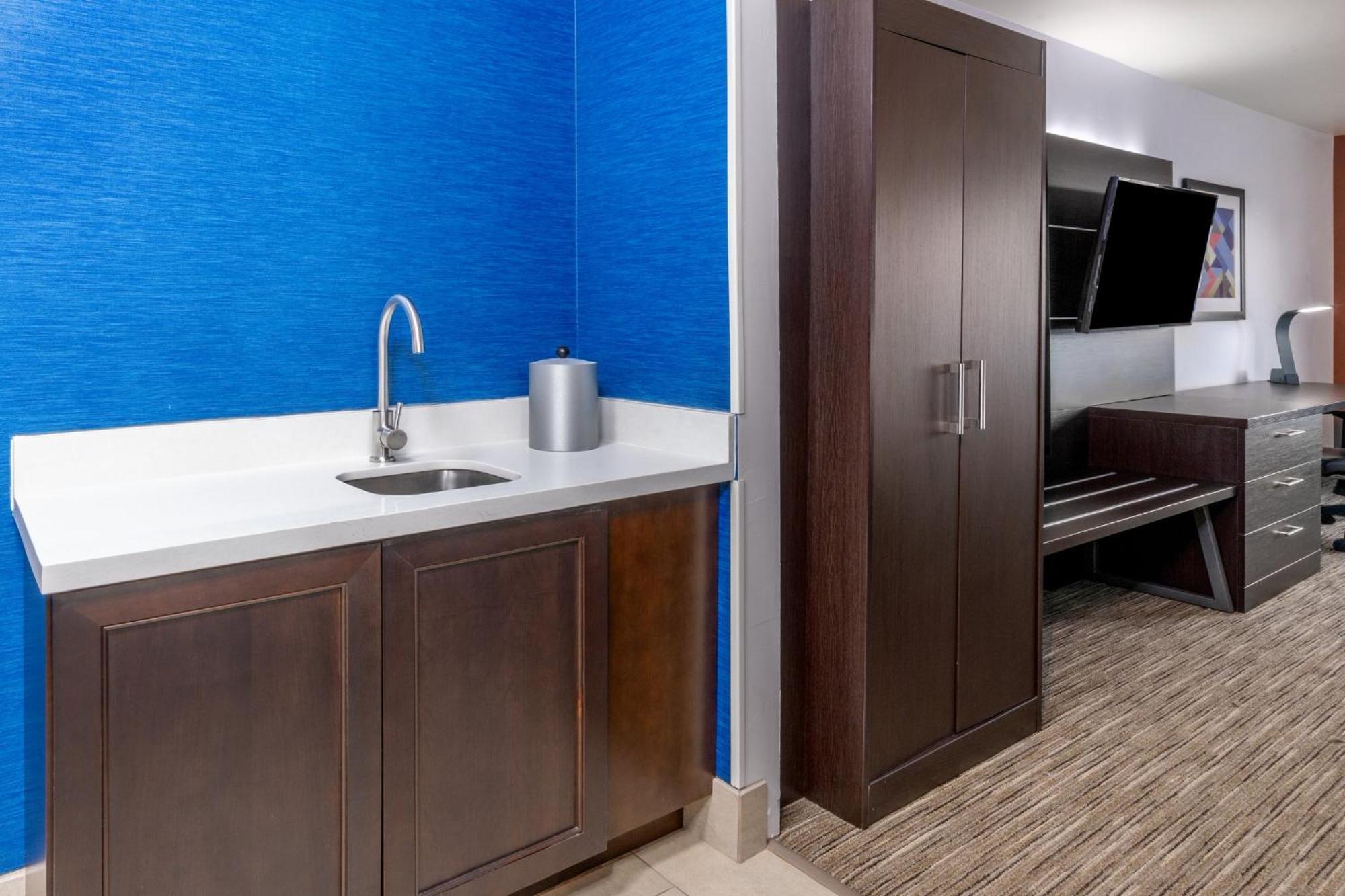 Holiday Inn Express & Suites - Colorado Springs Afa Northgate By Ihg Exterior foto